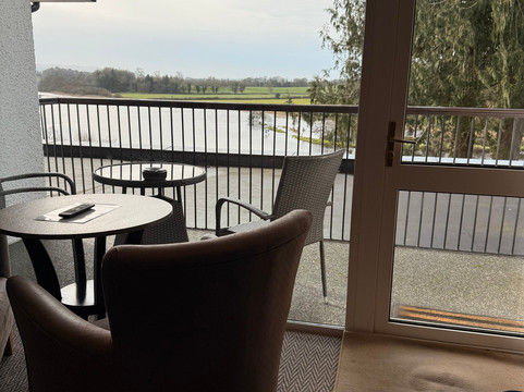 基里赫文湖滨小屋酒店主图