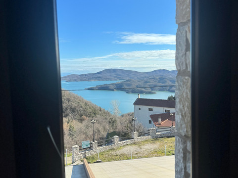 Chrisopelia Lake View主图