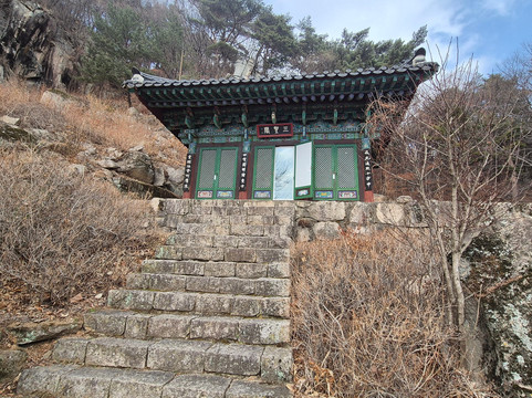 Yun Pil-am-闻庆市必去景点