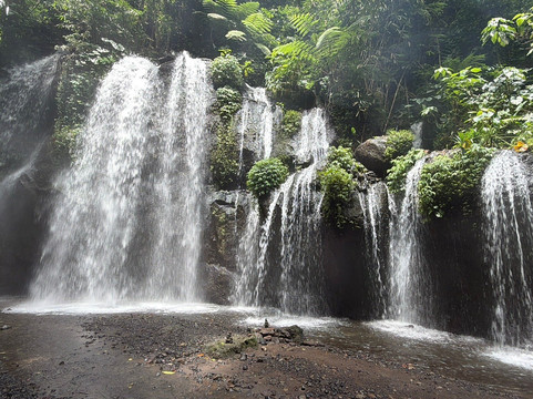 Toyo Bulan Waterfalls-Tembuku必去景点