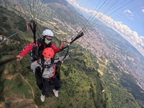 Paragliding Medellin-麦德林必去景点