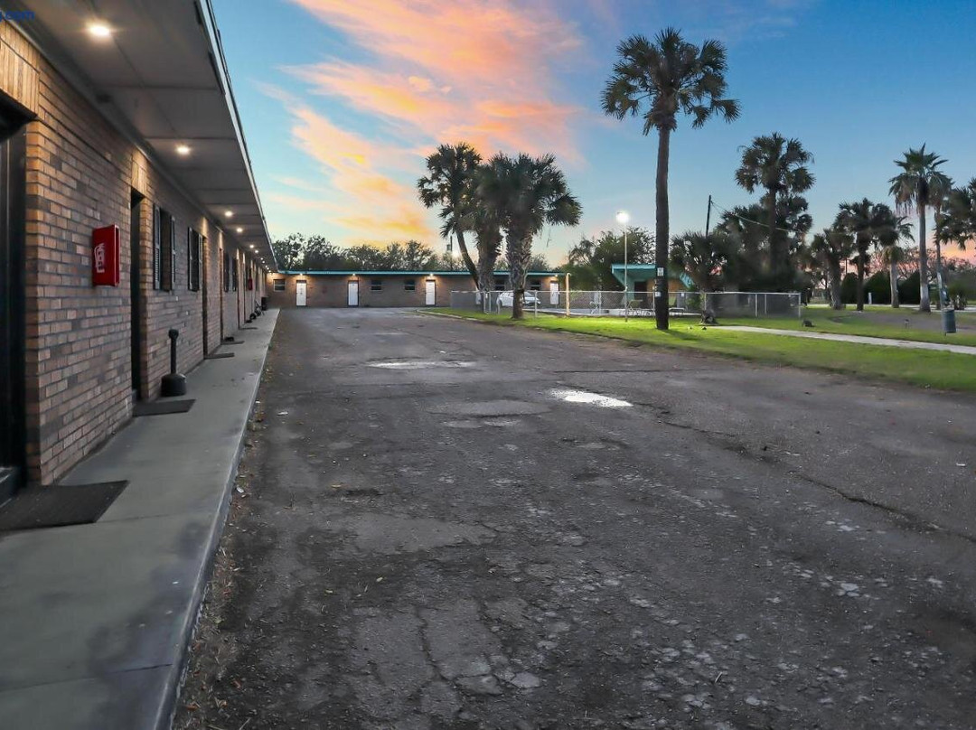Mathis Motel