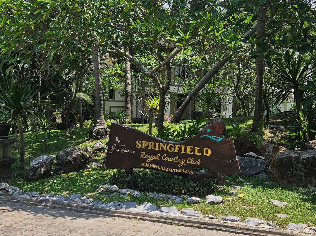 春田村高尔夫温泉酒店主图