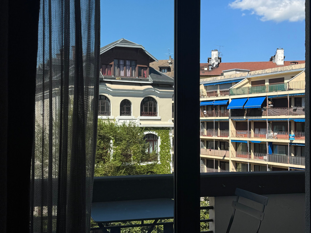 阿勒利酒店主图