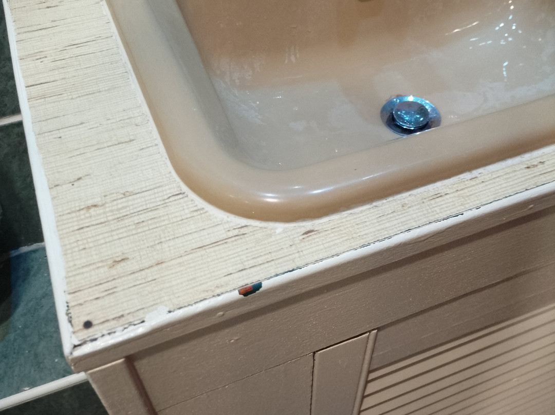 尼斯湖住宿酒店主图