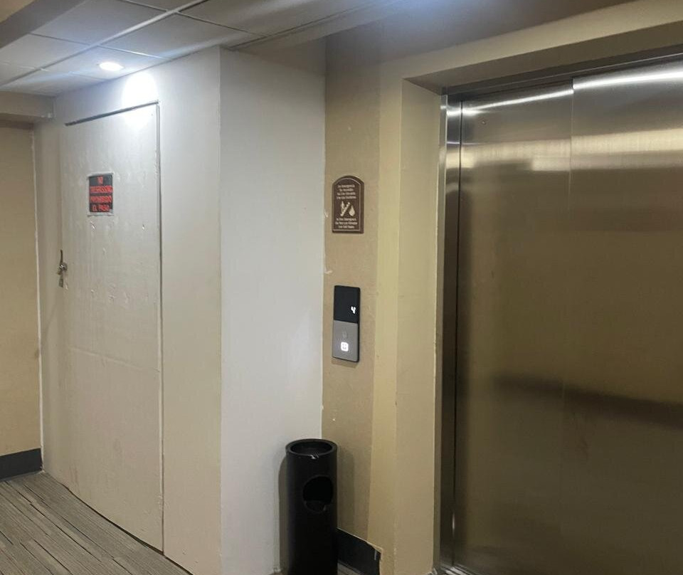 萨尔蒂洛佐纳航空港智选假日酒店主图