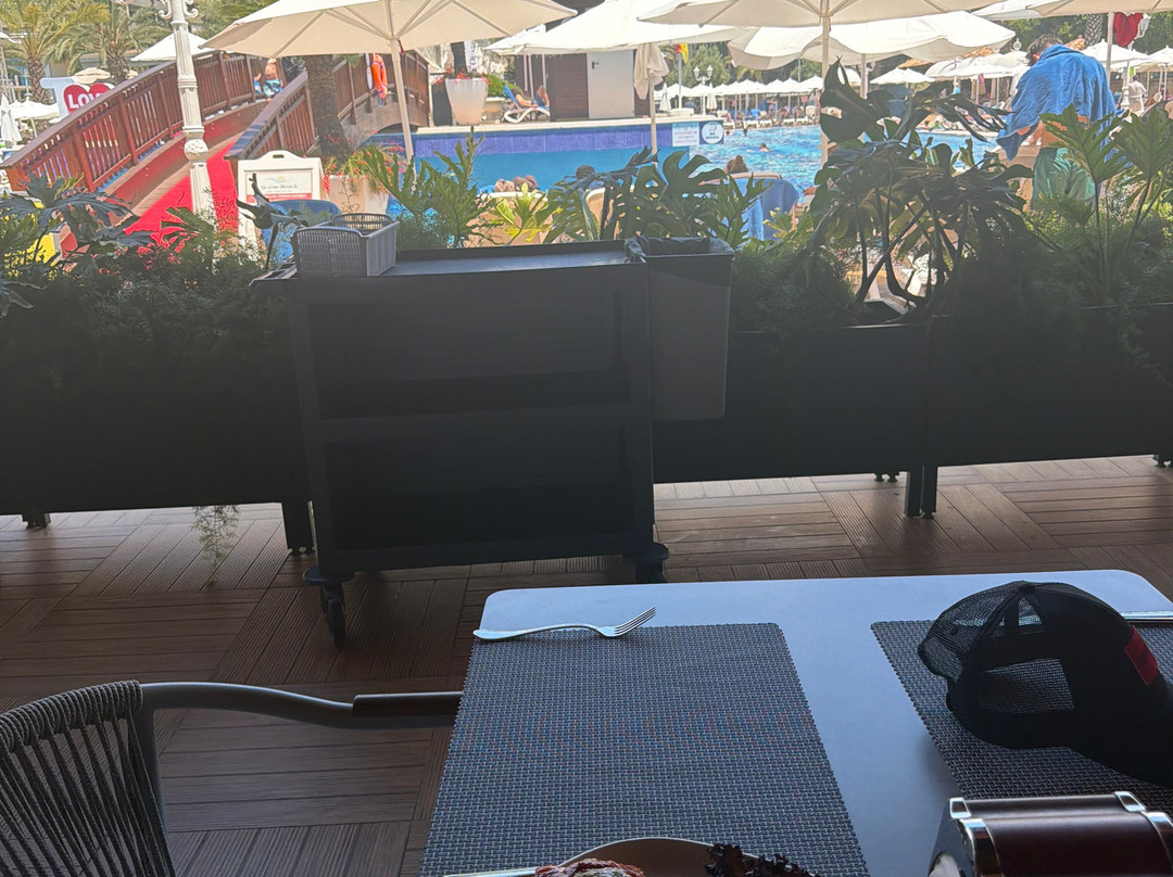 Quattro Beach Spa & Resort Hotel主图