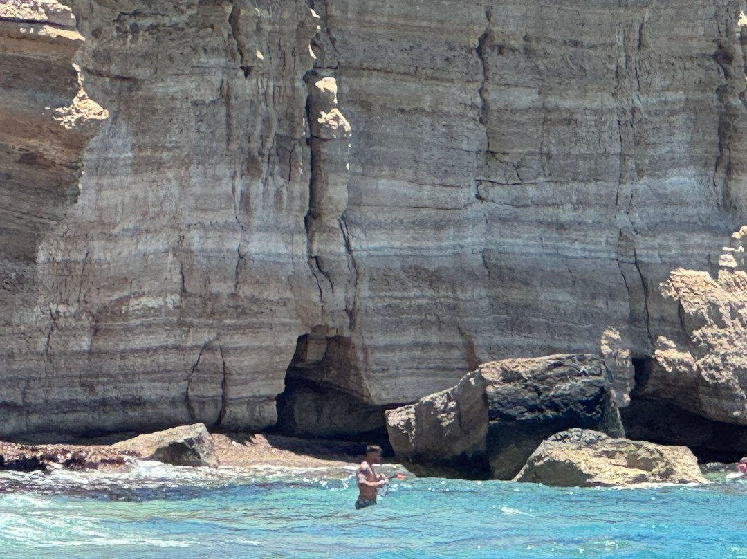 Fourni Beach-Monolithos必去景点