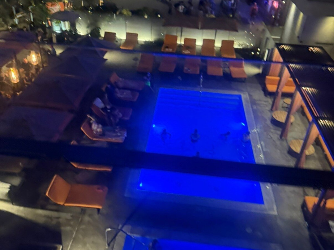 岸边酒店主图