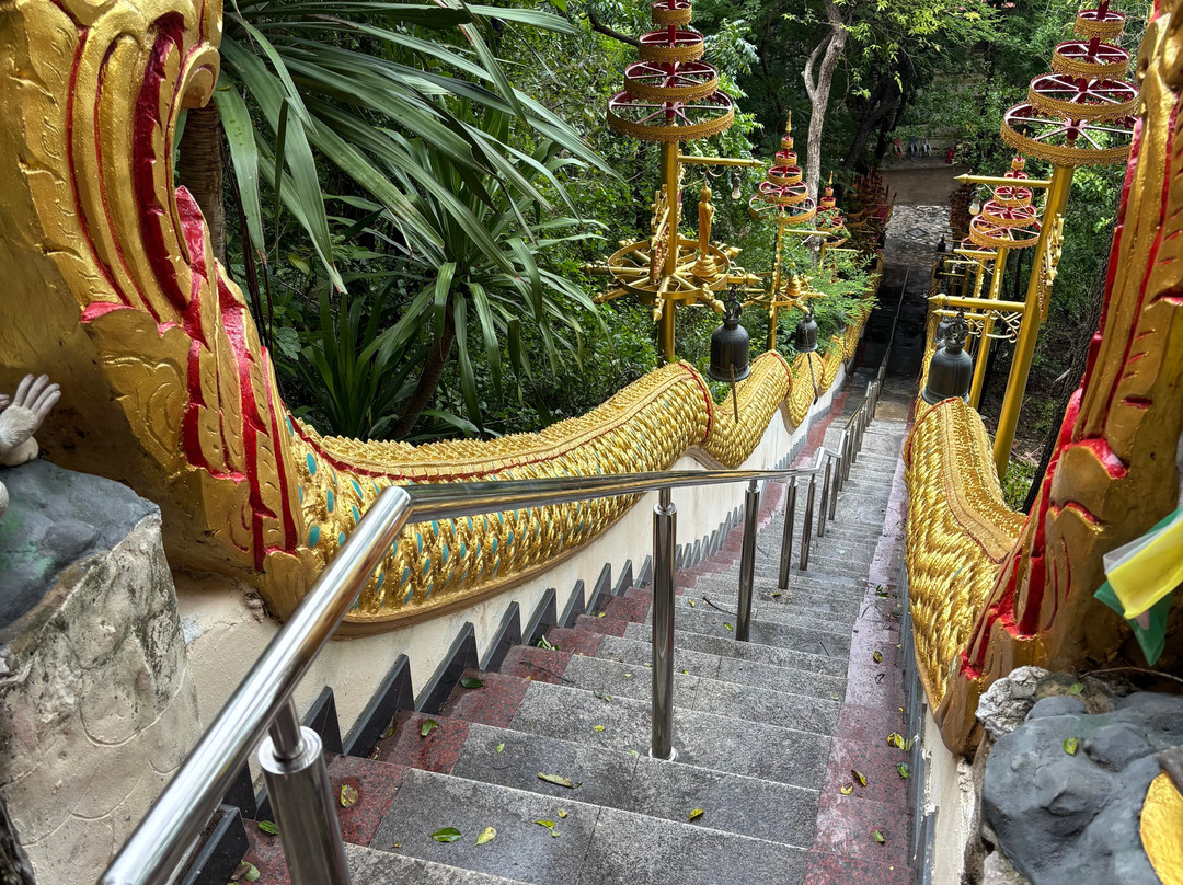 Wat Cha Am-七岩必去景点