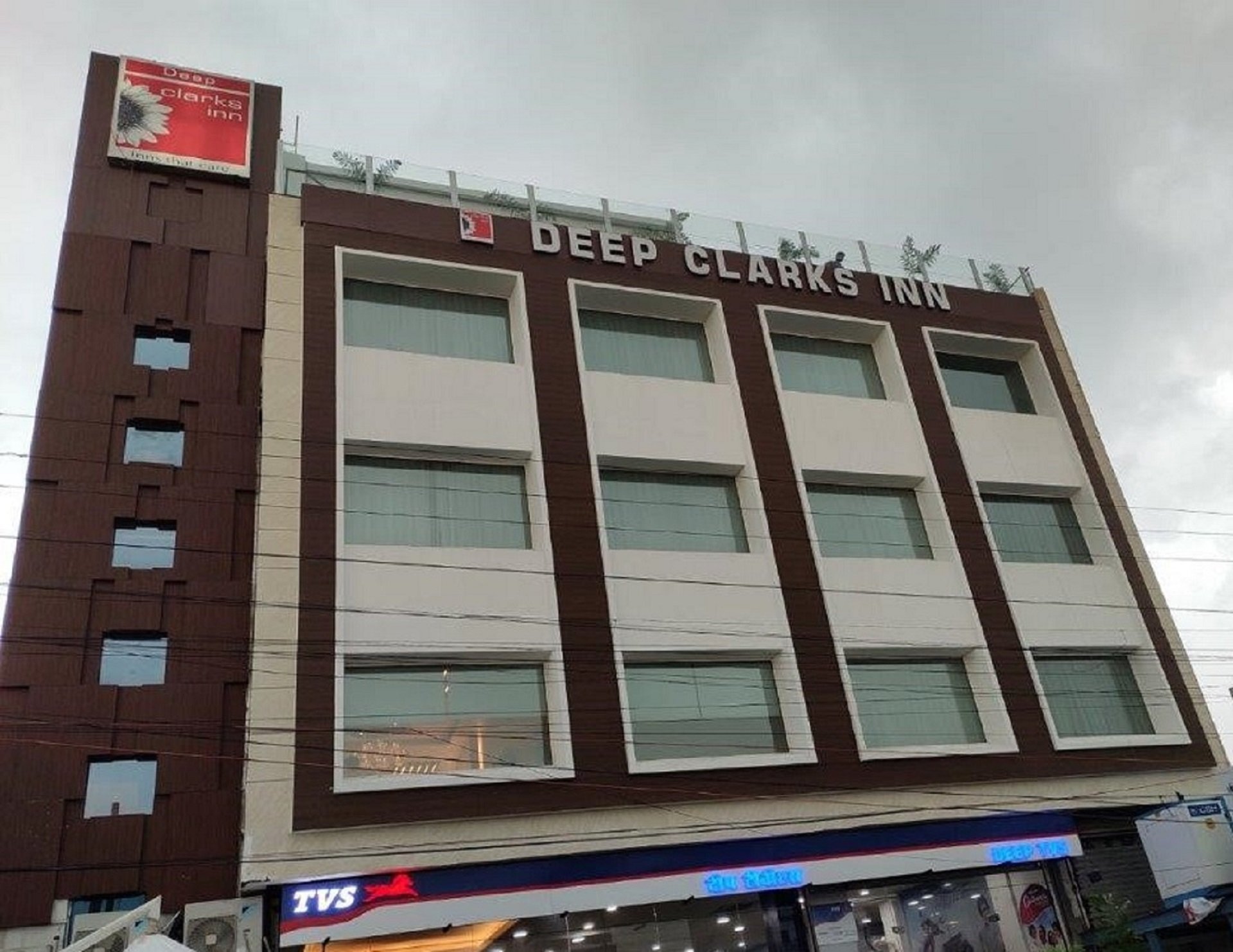 Hotel Deep Clarks Inn Lucknow-官方
