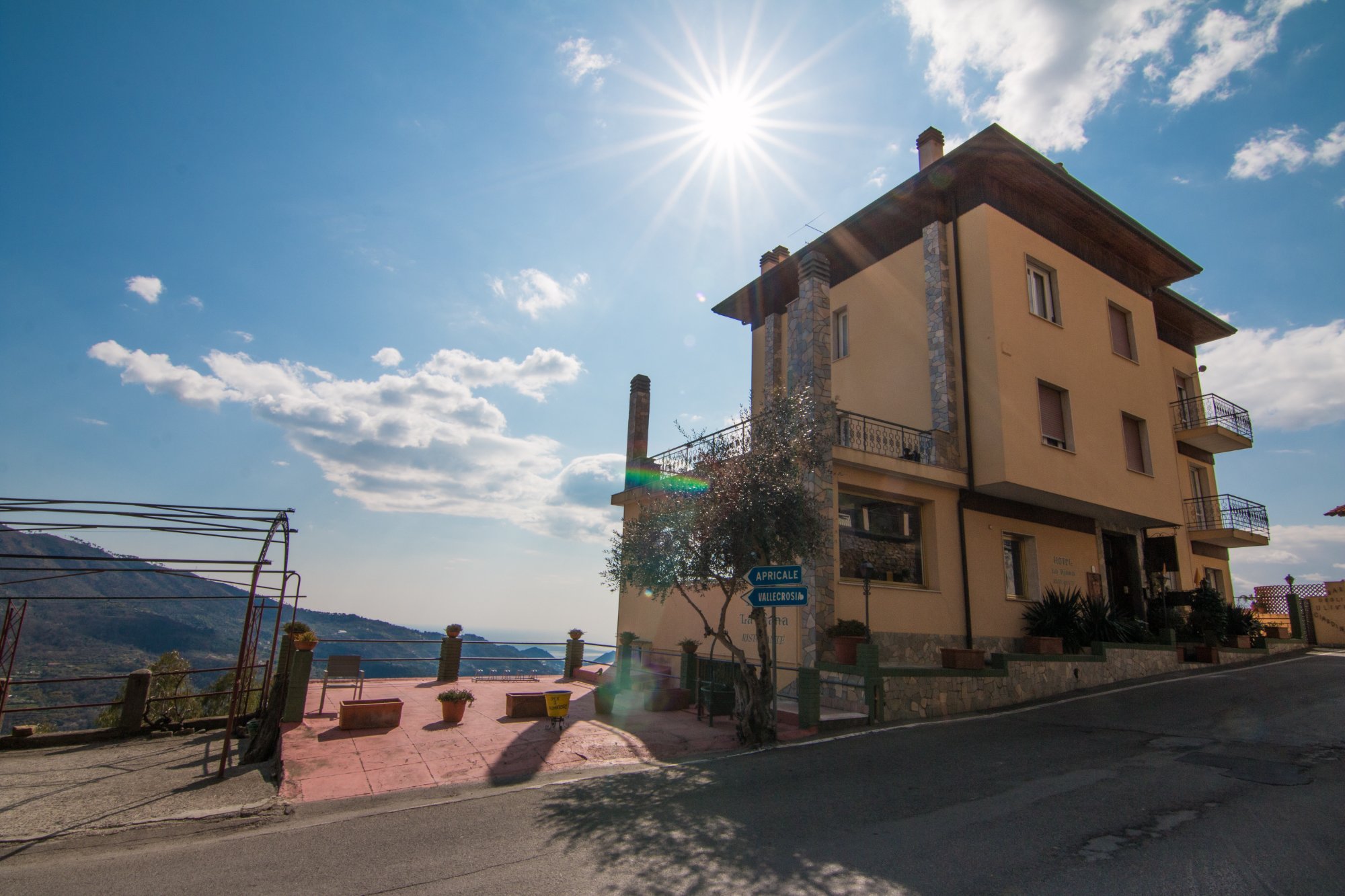 Hotel La Riana-官方