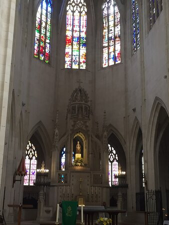 Basilique Notre-Dame-Clery-Saint-Andre必去景点