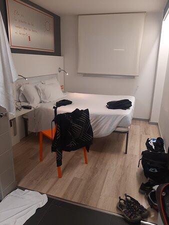 潘普洛纳客床酒店主图