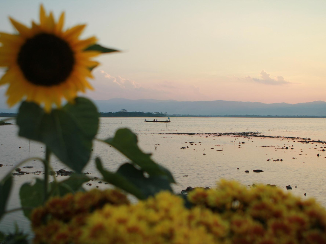 Phra Tamnak Kwan Phayao and Phayao Fresh-water Fishery Station