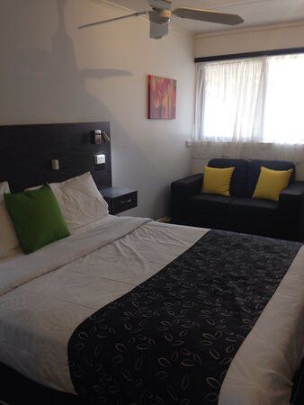 Budget on the Lake主图