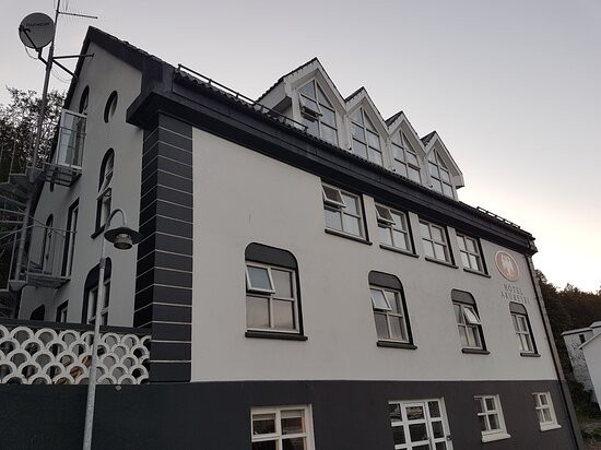 阿库雷里酒店主图