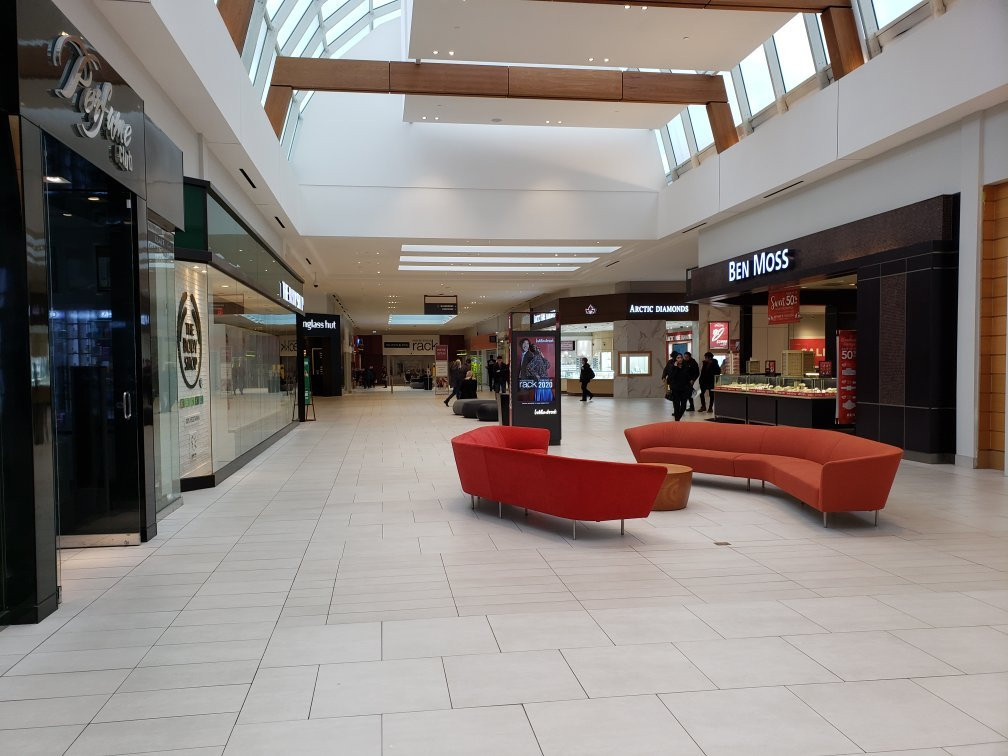 Willowbrook Shopping Centre景点图片