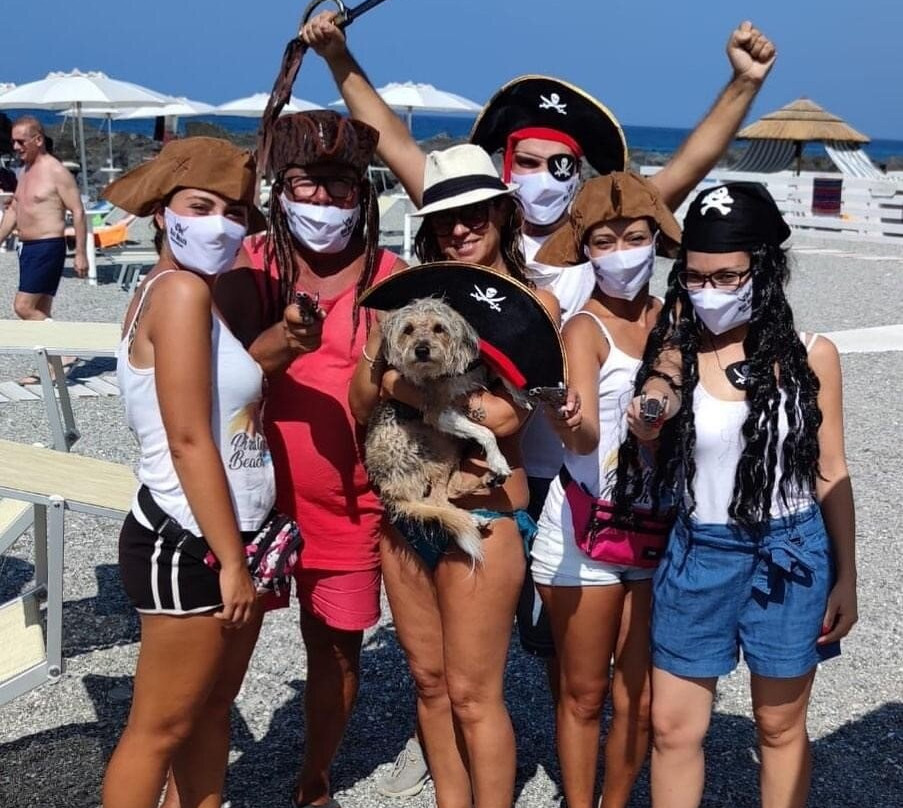 Pirate Dog Beach景点图片