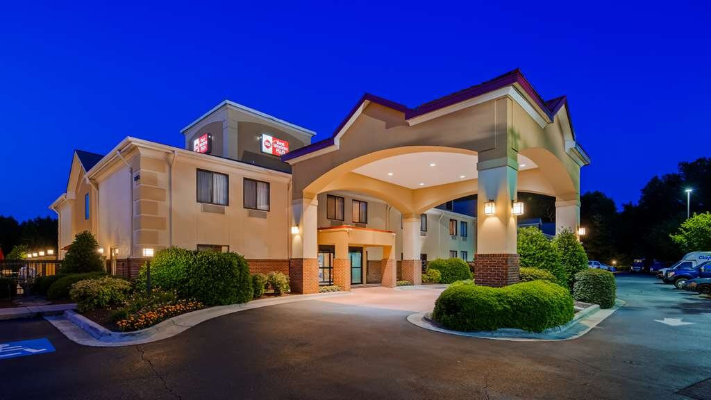 格林维尔贝斯特韦斯特普勒斯套房酒店主图