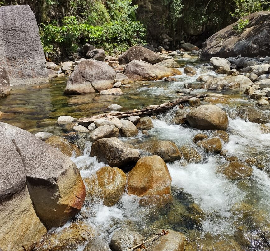 Poco Azul-Lavrinhas必去景点