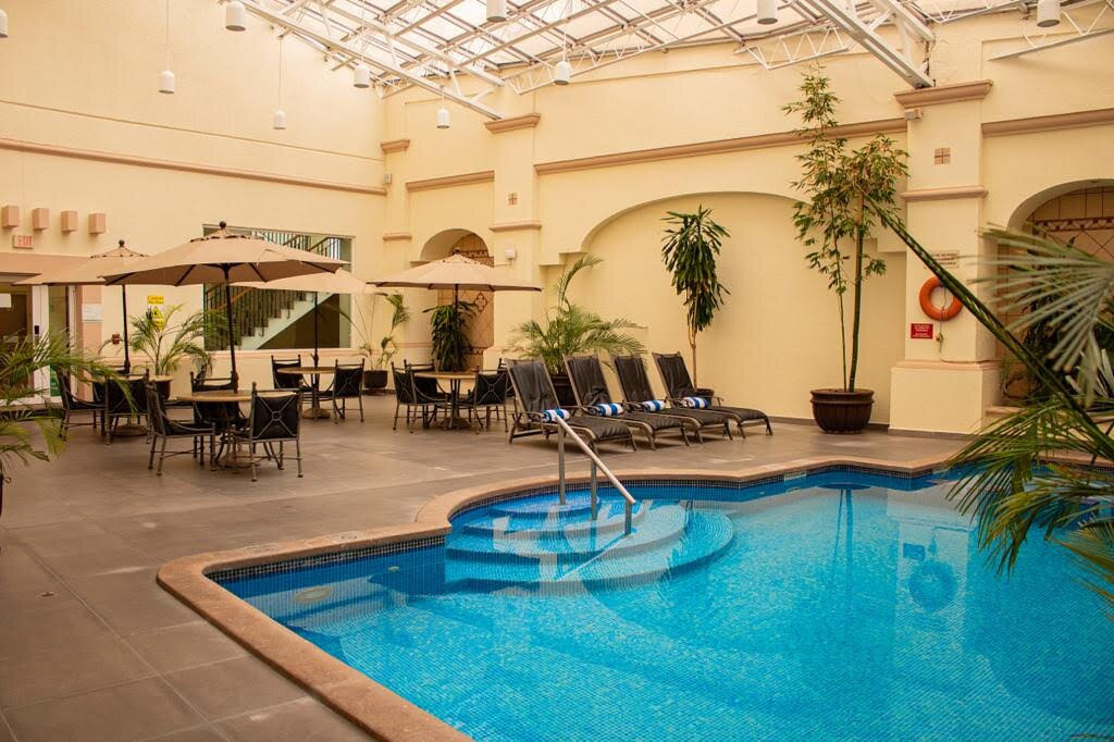 假日酒店度假村主图