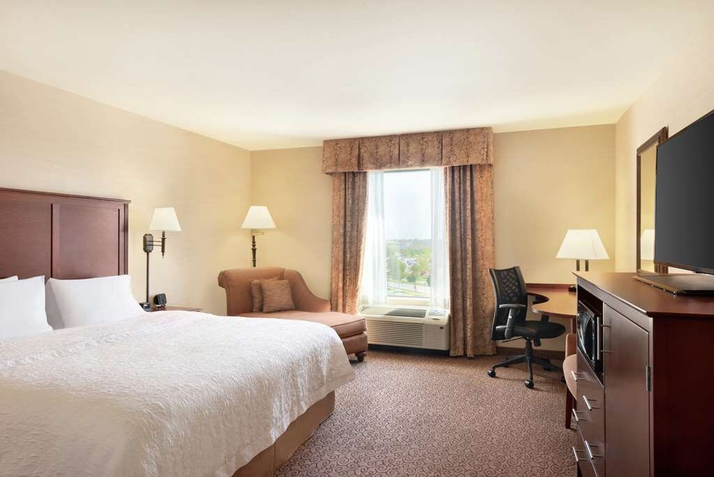 Hampton Inn & Suites By Hilton West Bend主图