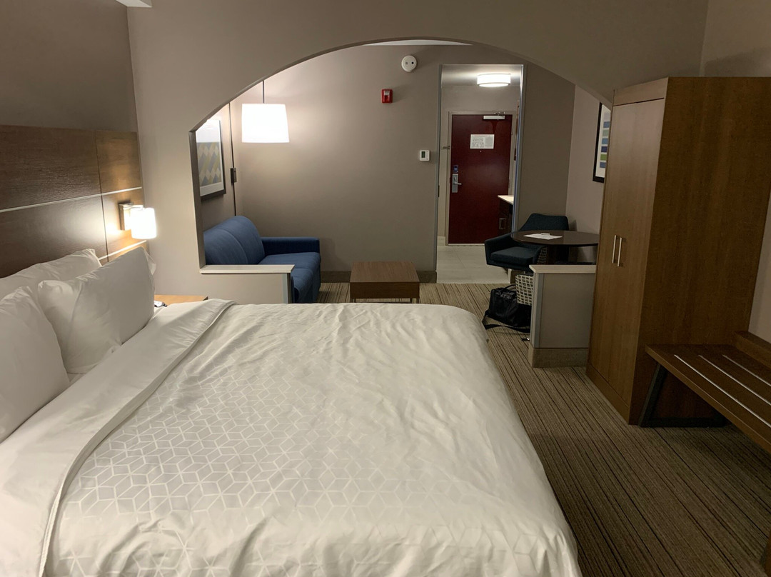 哥伦布本宁堡快捷假日&套房酒店主图