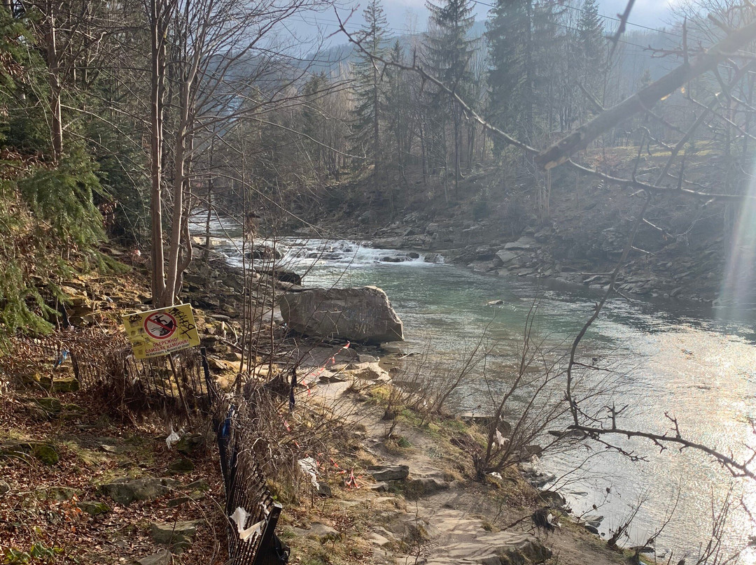 Probiy Waterfall-Yaremche必去景点