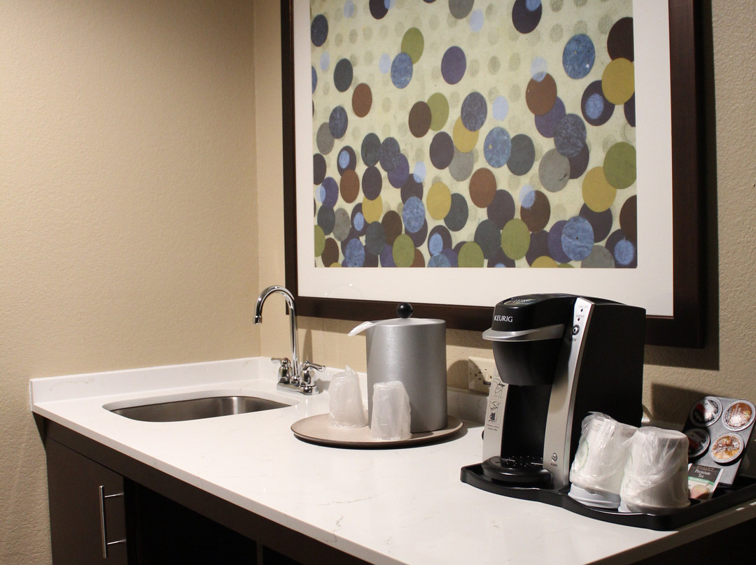 Holiday Inn & Suites Overland Park-West by IHG主图