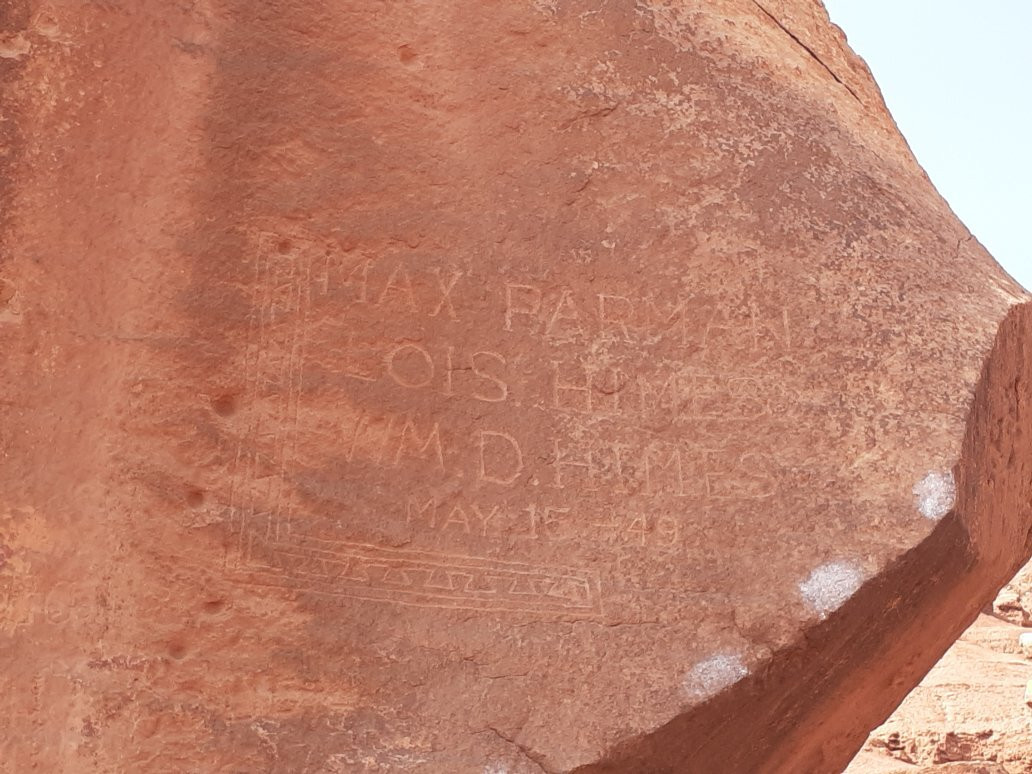 红崖国家保护区-佩吉必去景点