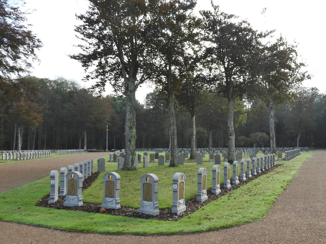 Houthulst Military Cemetery景点图片