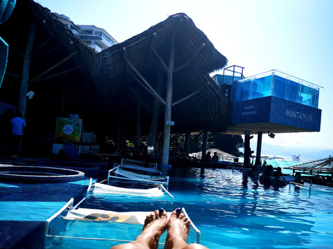 Mantamar Beach Club Bar & Sushi