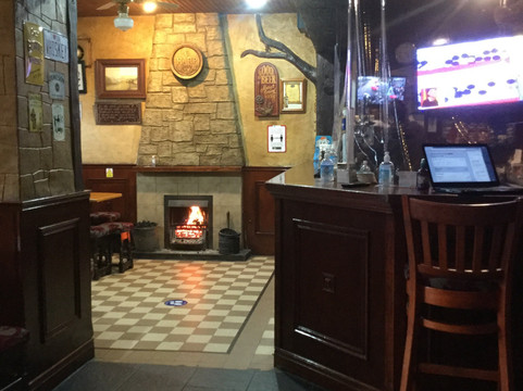 堤道酒馆民宿主图