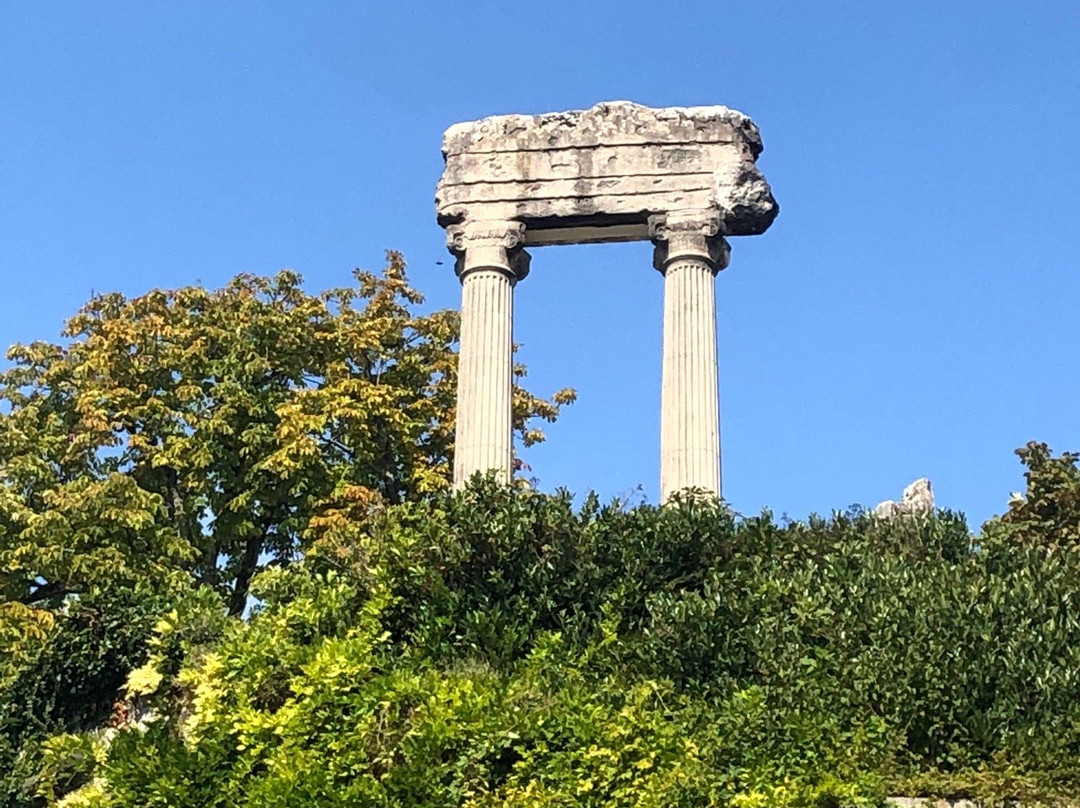 Roman Columns-尼永必去景点