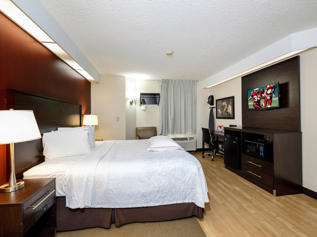 棕榈海岸红屋顶酒店主图