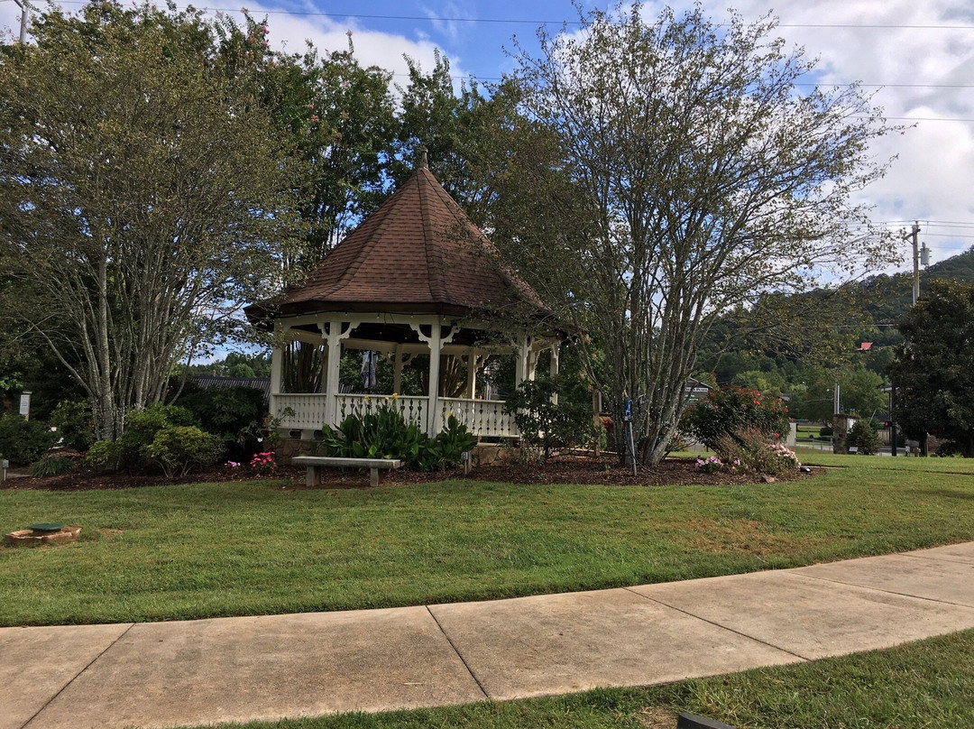 Hiawassee Town Square-Hiawassee必去景点