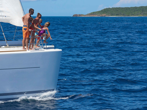 Board a Boat-拿骚必去景点