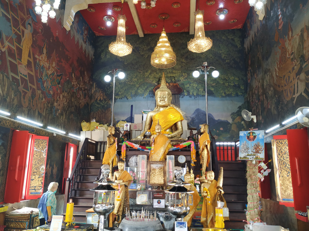 Wat Rat Charoen Tham景点图片