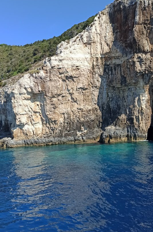 Aphrodite's Cave-帕尔加必去景点