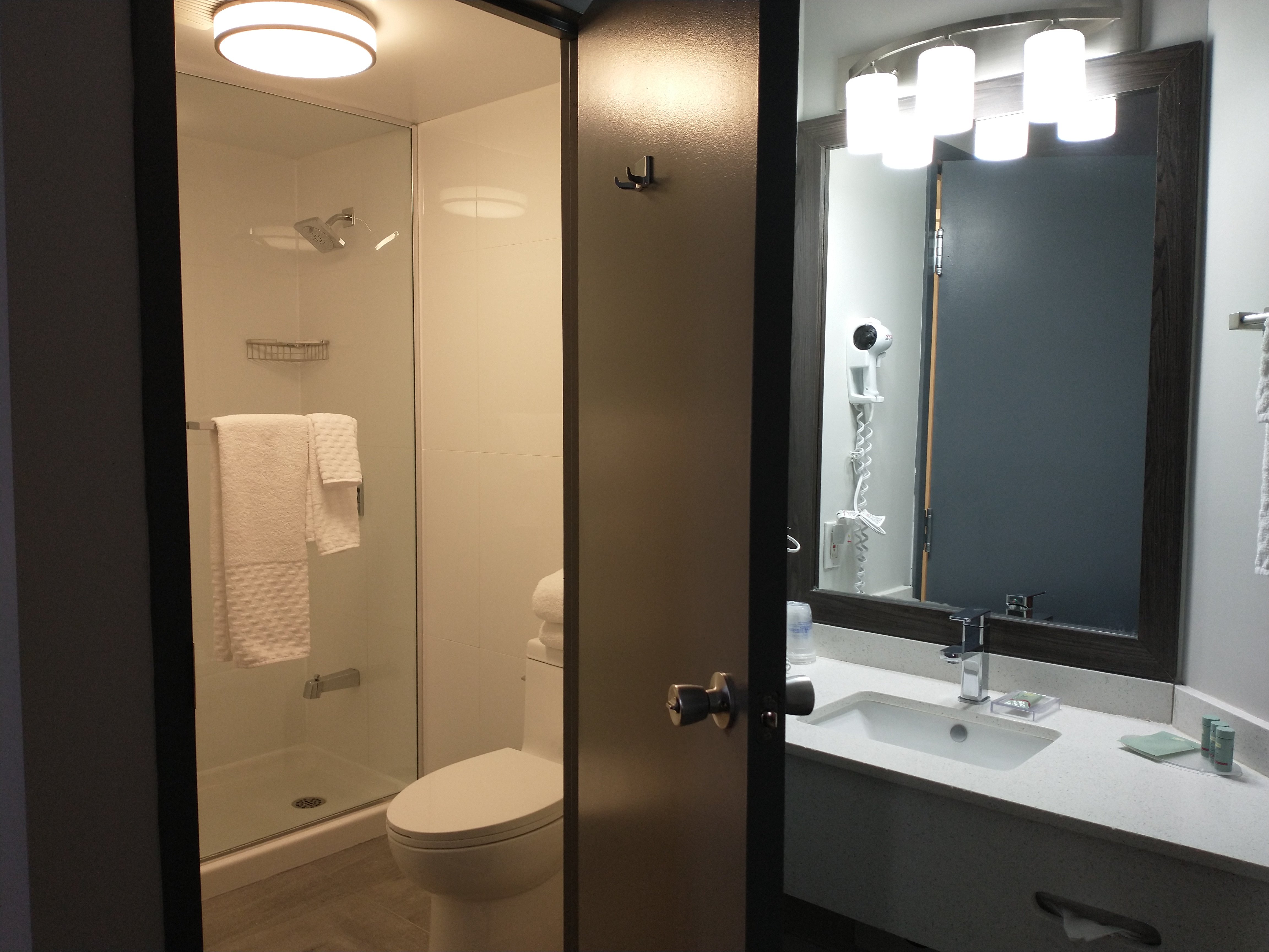 Best Western Laval-Montreal-浴室