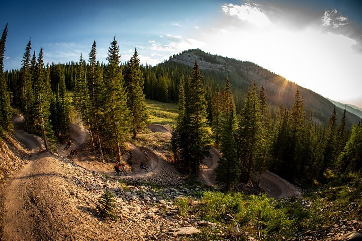 Four Mountain Sports-斯诺马斯村必去景点