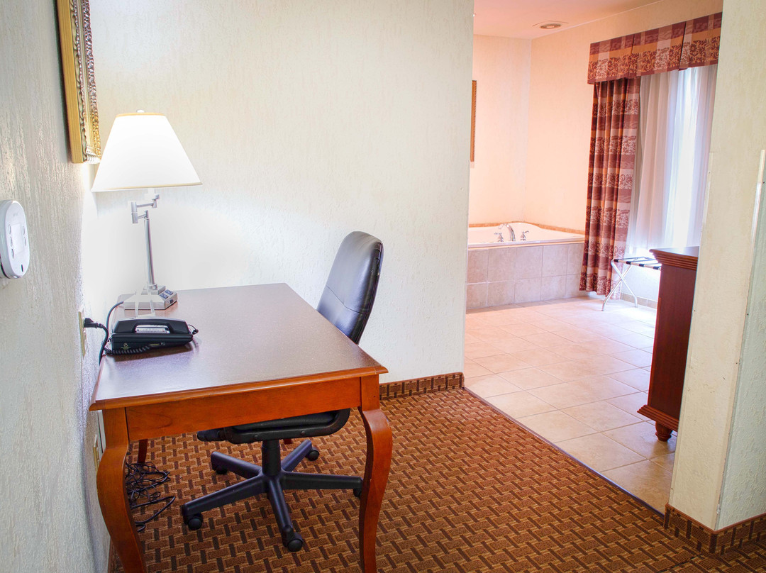 Holiday Inn Express & Suites Center By IHG主图