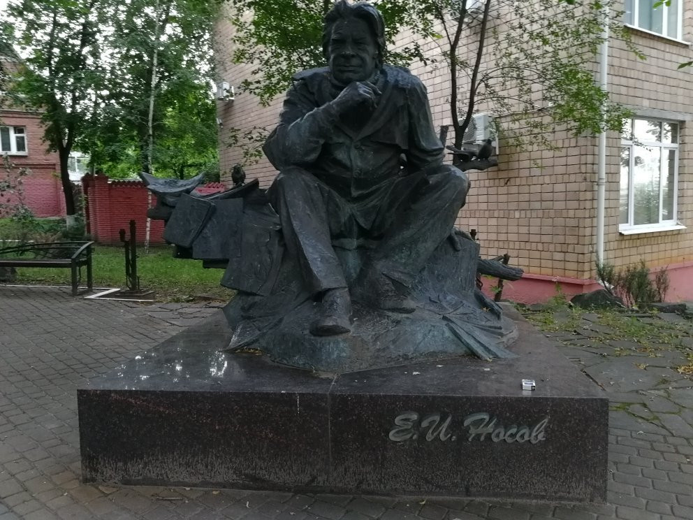 Monument to Ye.I. Nosov景点图片