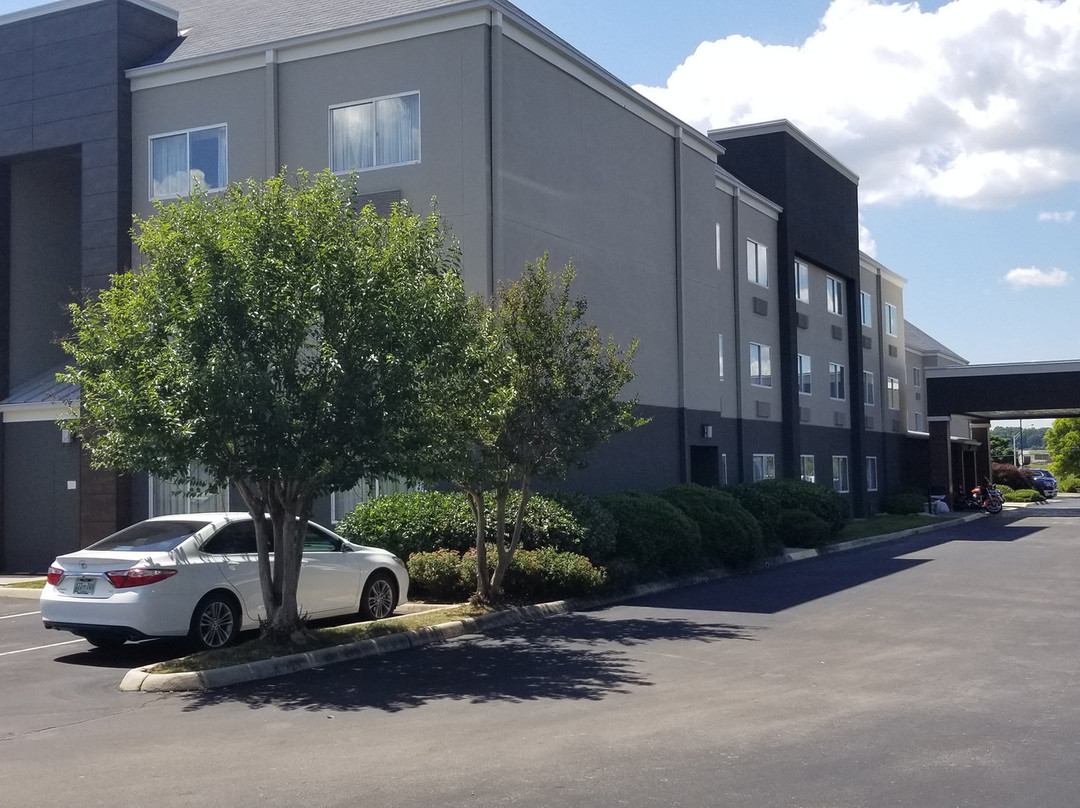 La Quinta Inn & Suites by Wyndham Knoxville Airport主图