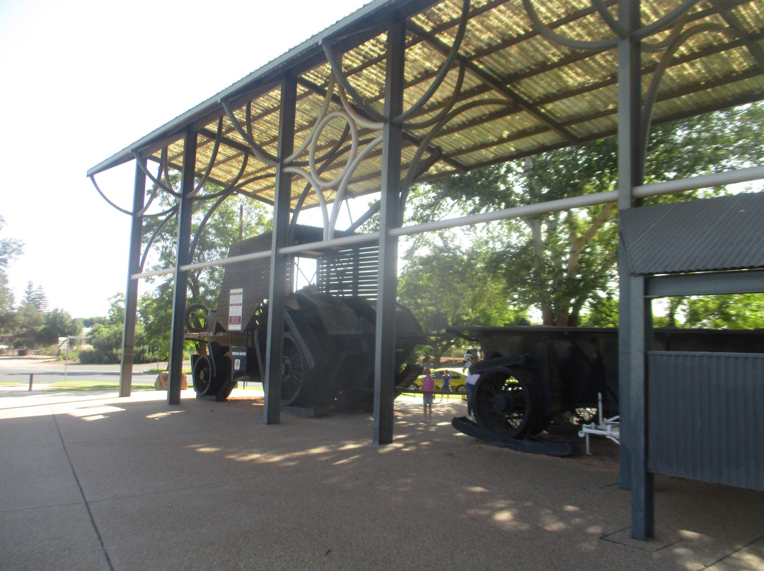 Big Lizzie-Red Cliffs必去景点