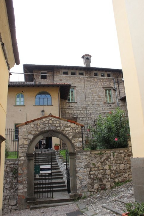 Palazzo Via Castello-蒙泰伊索拉必去景点