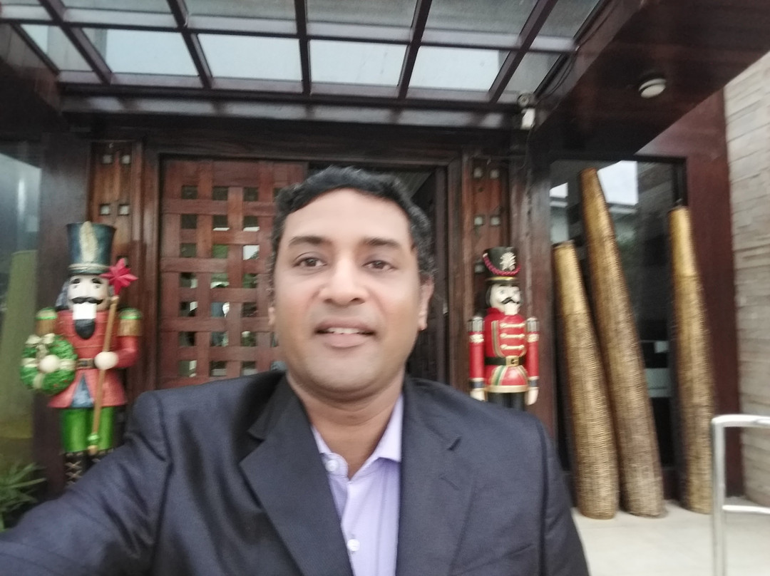 万马纳洛广场酒店主图