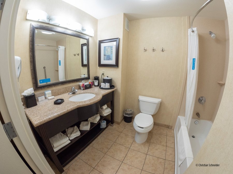 巴斯托欢朋套房酒店-浴室