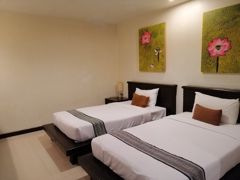 拉伯丝柏旅店主图